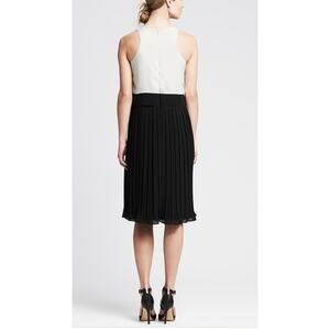 Banana Republic Women's Dress Pleated Midi Black White 6 Sleeveless Lined